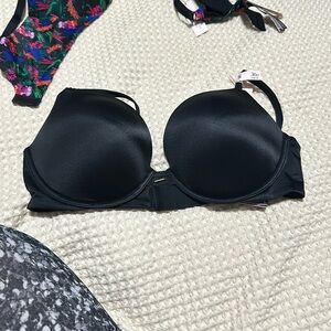 New with tags Victoria secret push-up 36D